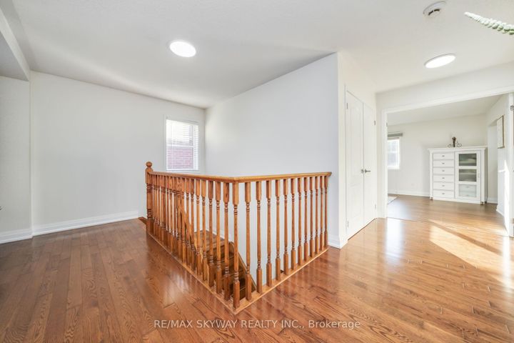 Photo 19 at 90 Aylesbury Drive, Northwest Brampton, Brampton