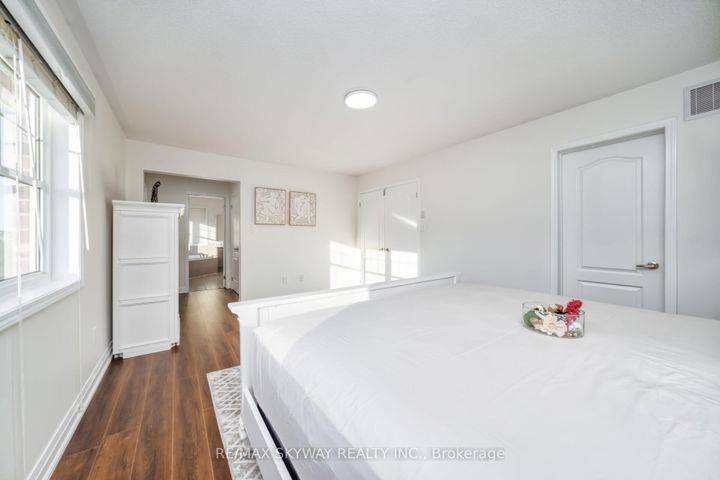 Photo 21 at 90 Aylesbury Drive, Northwest Brampton, Brampton