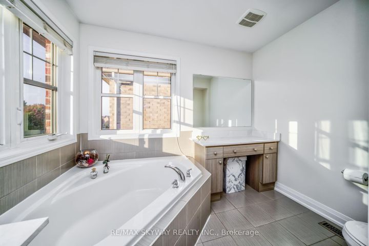 Photo 22 at 90 Aylesbury Drive, Northwest Brampton, Brampton