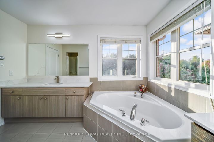 Photo 23 at 90 Aylesbury Drive, Northwest Brampton, Brampton