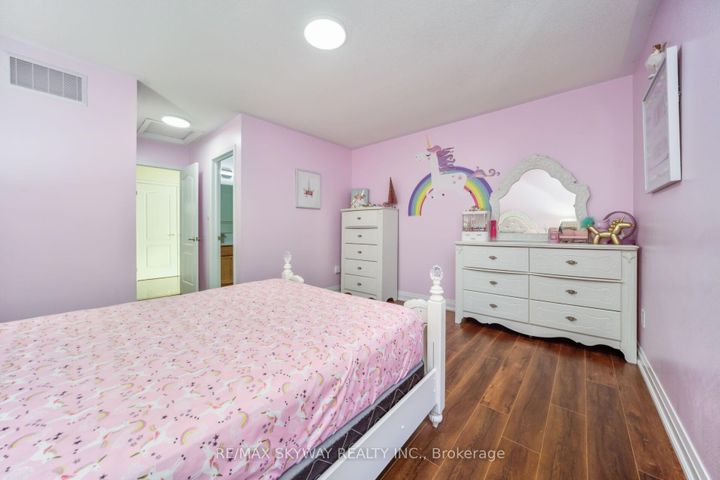 Photo 25 at 90 Aylesbury Drive, Northwest Brampton, Brampton