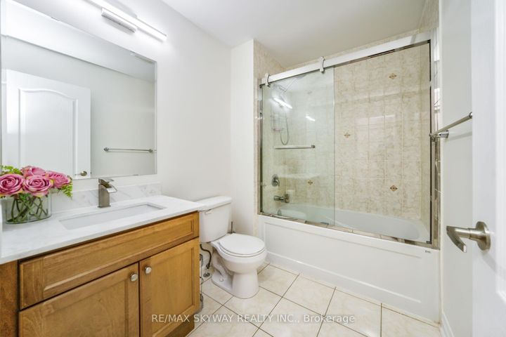 Photo 26 at 90 Aylesbury Drive, Northwest Brampton, Brampton