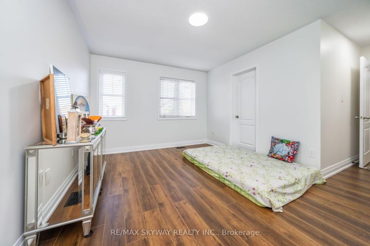 Photo 27 at 90 Aylesbury Drive, Northwest Brampton, Brampton