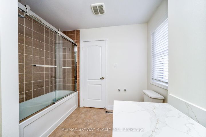 Photo 29 at 90 Aylesbury Drive, Northwest Brampton, Brampton