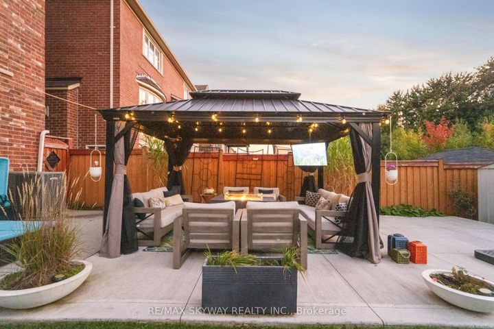 Photo 31 at 90 Aylesbury Drive, Northwest Brampton, Brampton