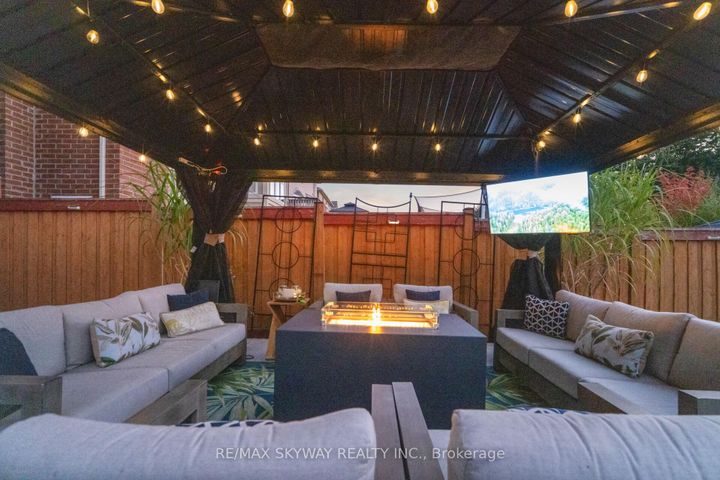 Photo 32 at 90 Aylesbury Drive, Northwest Brampton, Brampton