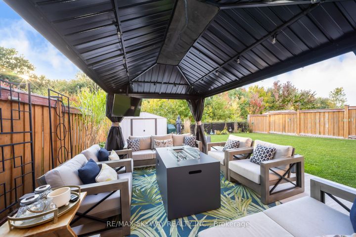 Photo 33 at 90 Aylesbury Drive, Northwest Brampton, Brampton