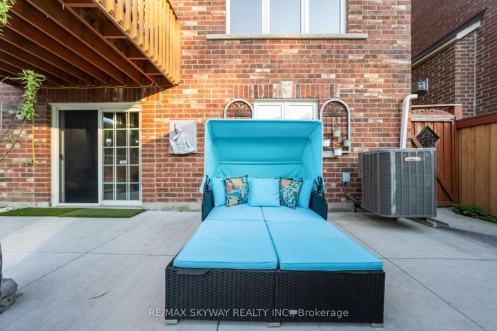 Photo 34 at 90 Aylesbury Drive, Northwest Brampton, Brampton