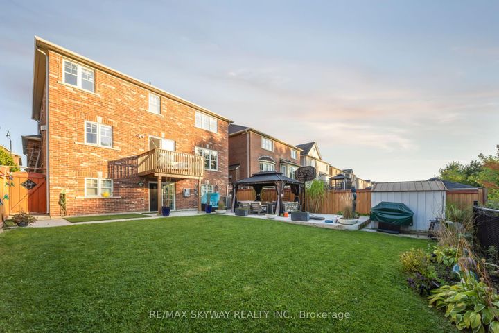 Photo 37 at 90 Aylesbury Drive, Northwest Brampton, Brampton