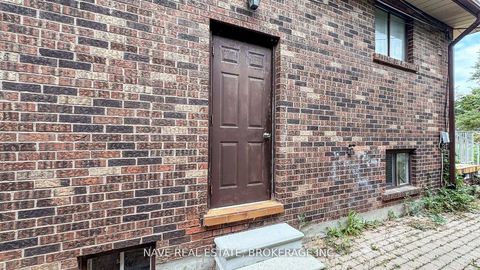 Photo 16 at 9747 Bathurst Street, North Richvale, Richmond Hill