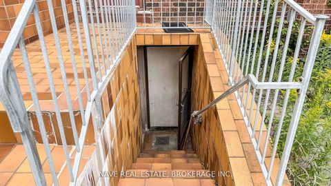 Photo 24 at 9747 Bathurst Street, North Richvale, Richmond Hill