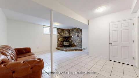 Photo 25 at 9747 Bathurst Street, North Richvale, Richmond Hill