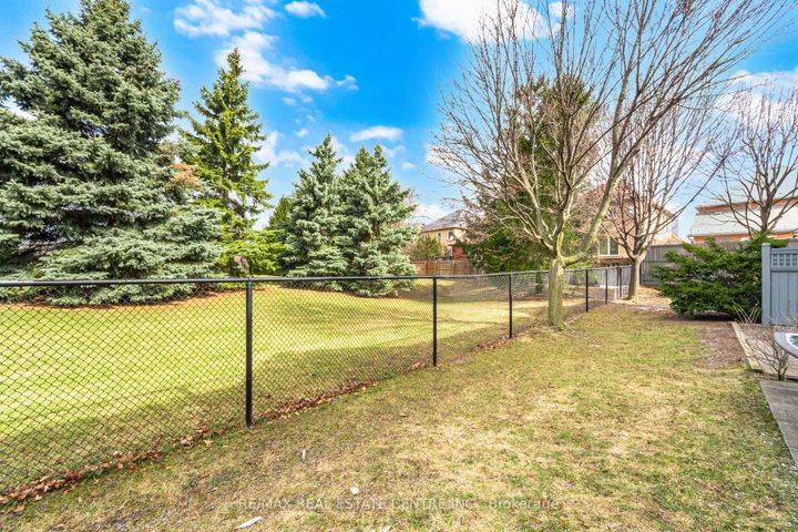 Photo 42 at 62 - 2665 Thomas Street, Central Erin Mills, Mississauga