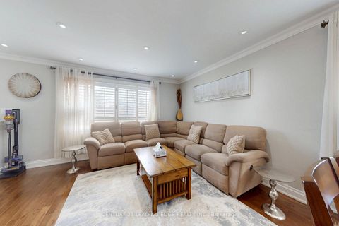 Photo 2 at 27 Archwood Crescent, Maryvale, Toronto
