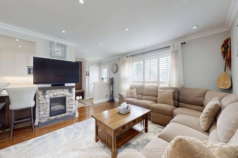 Photo 3 at 27 Archwood Crescent, Maryvale, Toronto