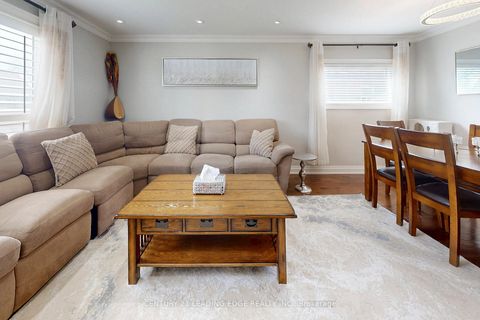 Photo 4 at 27 Archwood Crescent, Maryvale, Toronto