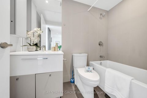 Photo 3 at 4204 - 15 Grenville Street, Bay Street Corridor, Toronto