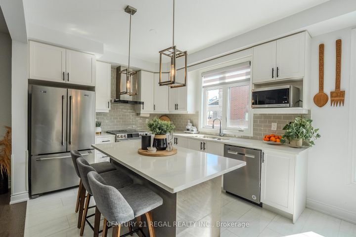 Photo 4 at 25 Elysian Fields Circle, Bram West, Brampton