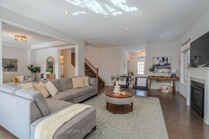 Photo 9 at 25 Elysian Fields Circle, Bram West, Brampton