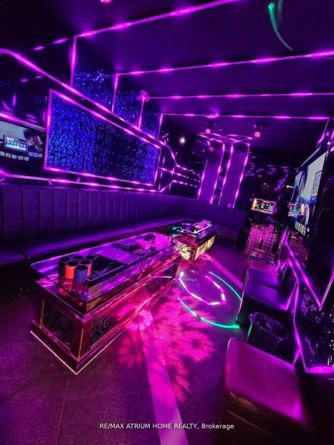 Photo 4 at 1-2 - 3560 Victoria Park Avenue, Hillcrest Village, Toronto