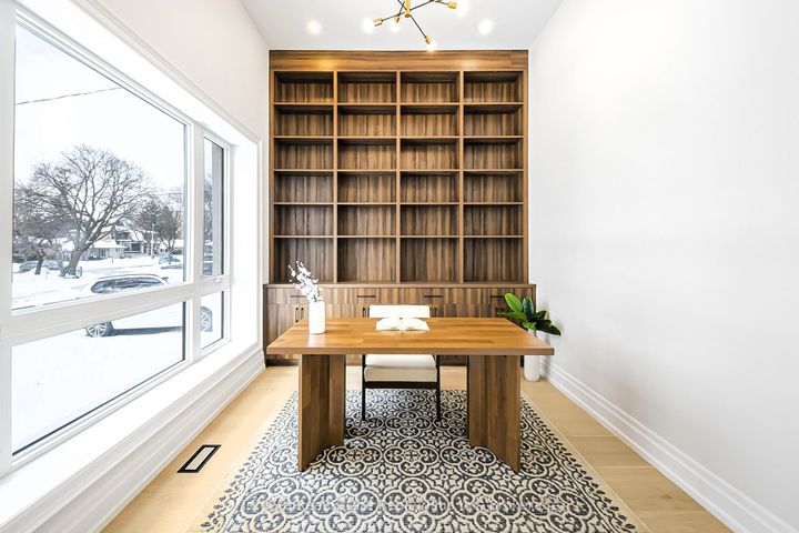 Photo 5 at 25 Cronin Drive, City Centre West, Toronto