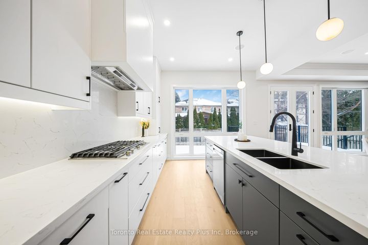 Photo 15 at 25 Cronin Drive, City Centre West, Toronto