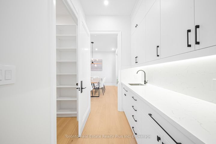 Photo 16 at 25 Cronin Drive, City Centre West, Toronto