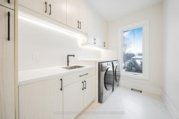 Photo 23 at 25 Cronin Drive, City Centre West, Toronto