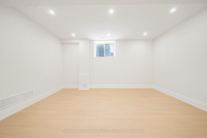 Photo 37 at 25 Cronin Drive, City Centre West, Toronto