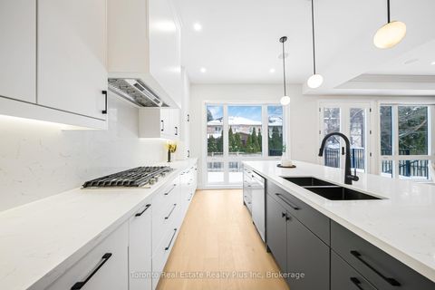 Photo 15 at 25 Cronin Drive, City Centre West, Toronto