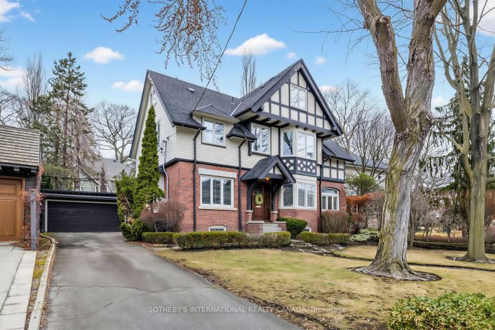 Photo 1 at 136 Roxborough Drive, Moore Park, Toronto