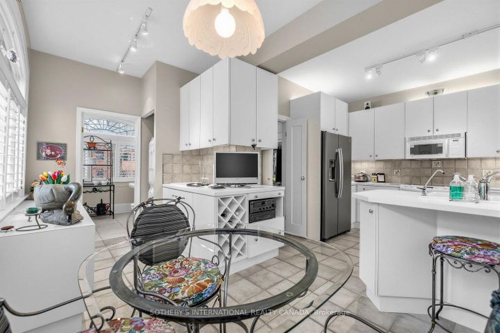 Photo 14 at 136 Roxborough Drive, Moore Park, Toronto