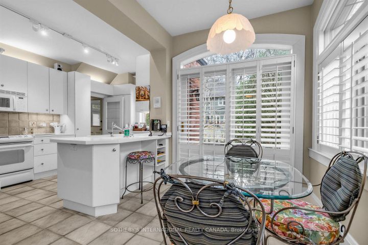 Photo 15 at 136 Roxborough Drive, Moore Park, Toronto