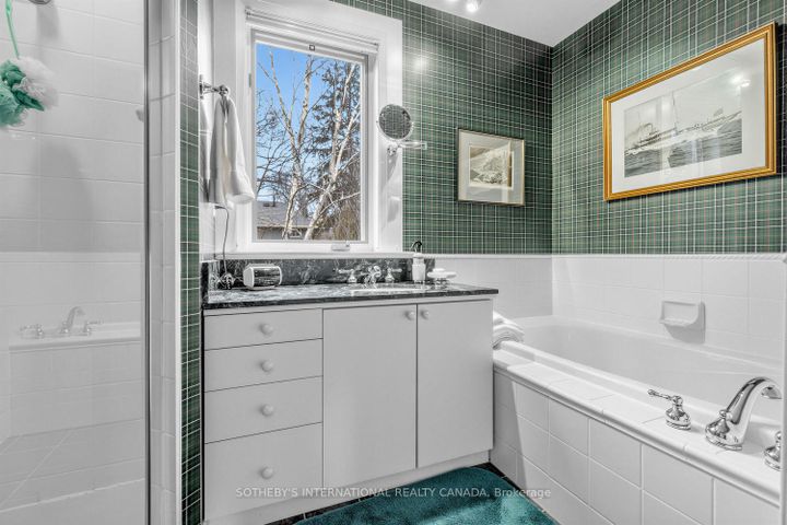 Photo 23 at 136 Roxborough Drive, Moore Park, Toronto