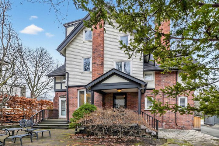 Photo 32 at 136 Roxborough Drive, Moore Park, Toronto