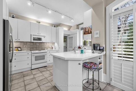 Photo 11 at 136 Roxborough Drive, Moore Park, Toronto