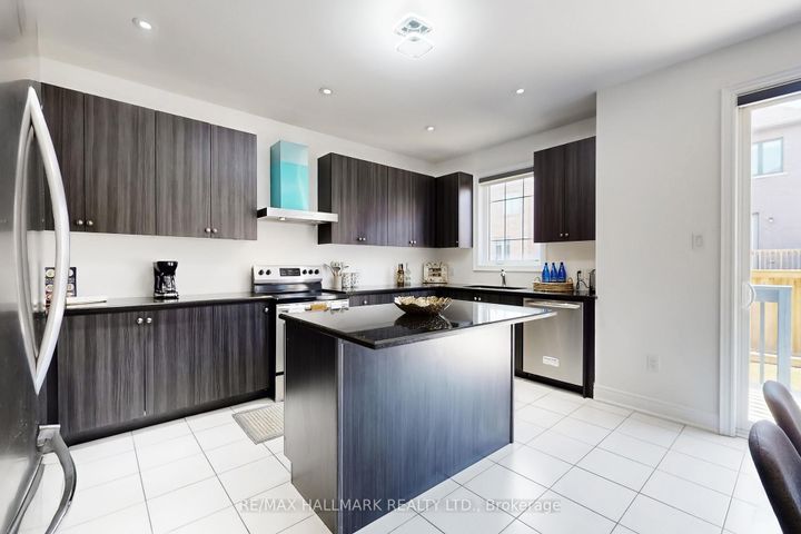 Photo 10 at 9 Lyle Way S, Northwest Brampton, Brampton