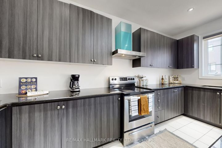 Photo 13 at 9 Lyle Way S, Northwest Brampton, Brampton