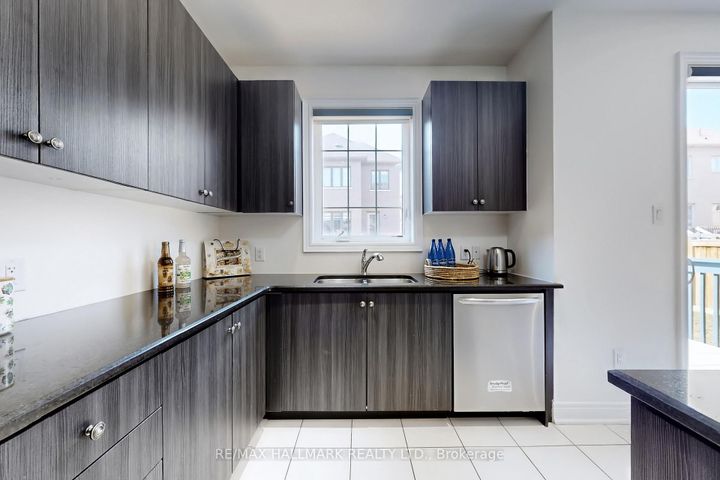 Photo 14 at 9 Lyle Way S, Northwest Brampton, Brampton