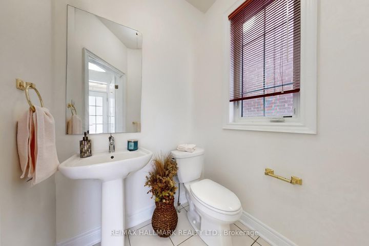 Photo 19 at 9 Lyle Way S, Northwest Brampton, Brampton