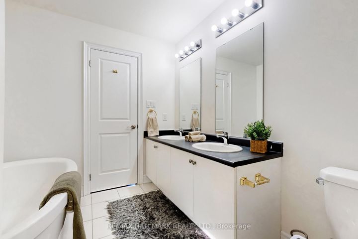 Photo 33 at 9 Lyle Way S, Northwest Brampton, Brampton