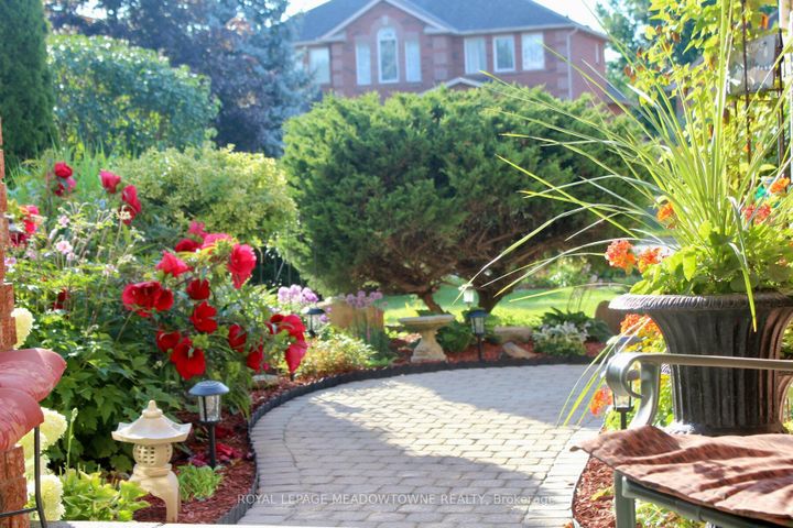 Photo 4 at 29 Hamilton Crescent, Georgetown, Halton Hills