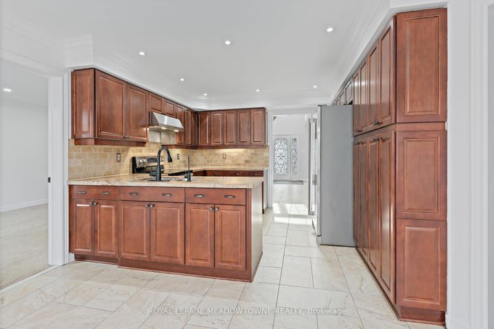 Photo 9 at 29 Hamilton Crescent, Georgetown, Halton Hills