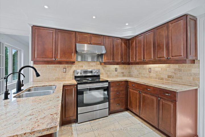 Photo 11 at 29 Hamilton Crescent, Georgetown, Halton Hills