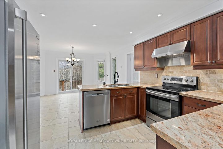 Photo 12 at 29 Hamilton Crescent, Georgetown, Halton Hills