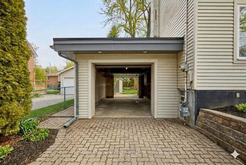 Photo 2 at 15 Squires Avenue, Parkview, Toronto