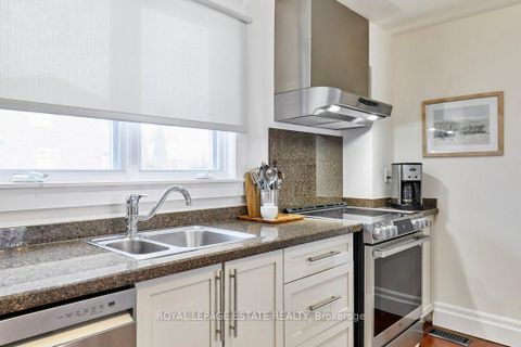 Photo 7 at 15 Squires Avenue, Parkview, Toronto