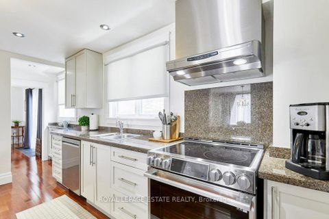 Photo 8 at 15 Squires Avenue, Parkview, Toronto