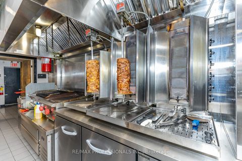 Photo 16 at 495 Bloor Street W, University, Toronto