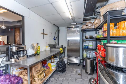 Photo 19 at 495 Bloor Street W, University, Toronto